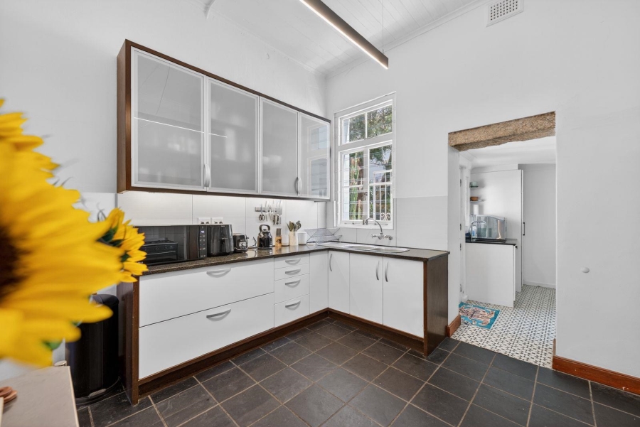 4 Bedroom Property for Sale in Oranjezicht Western Cape